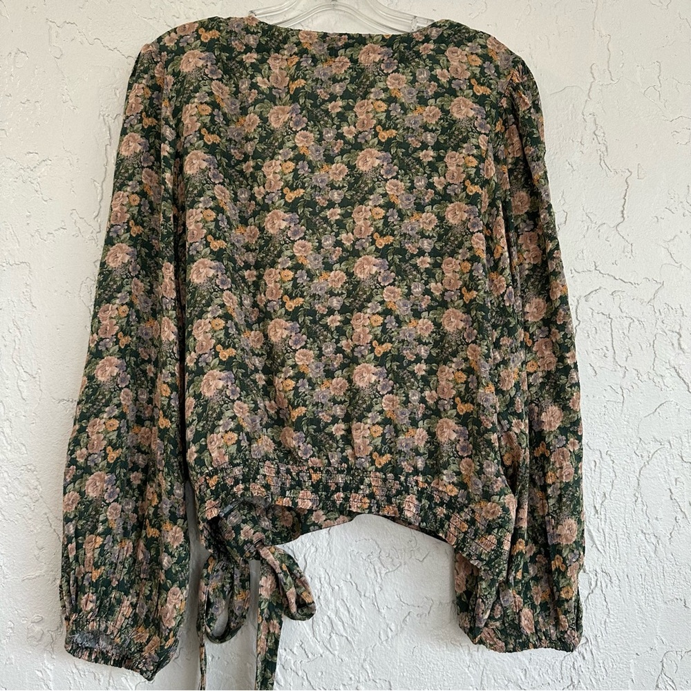 AMERICAN EAGLE Women’s Size XL Floral Faux Wrap Top Bohemian - Picture 7 of 7